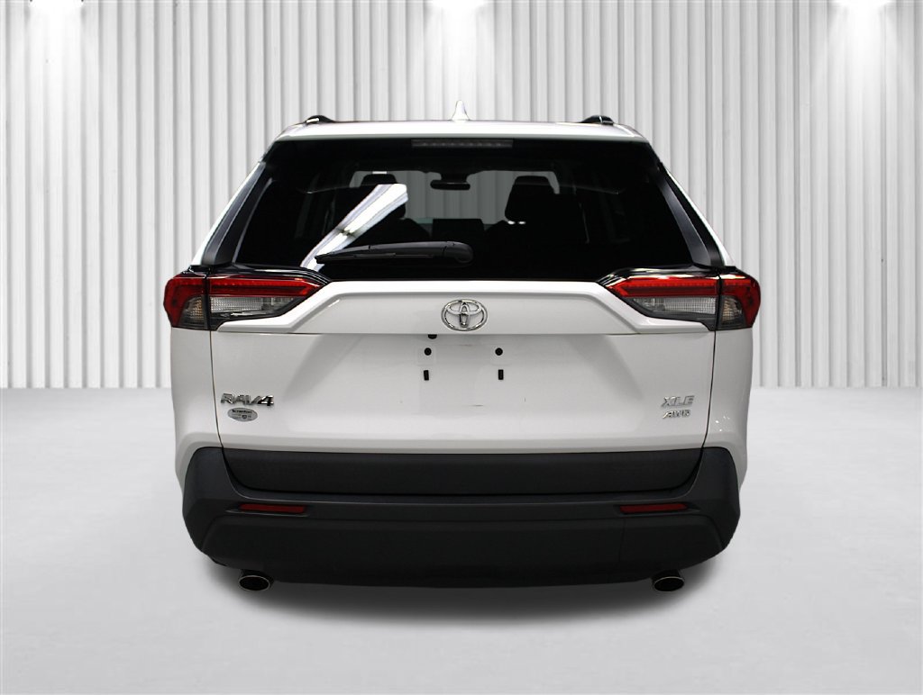 Used 2021 Toyota RAV4 XLE AWD/4WD image 4