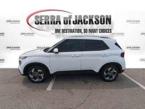 Used 2022 Hyundai Venue SEL FWD image 6