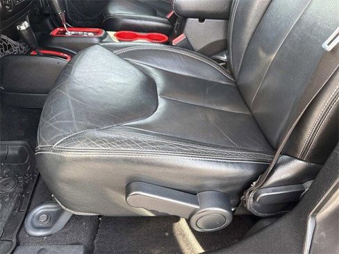 Used 2016 Jeep Wrangler Unlimited Rubicon image 12