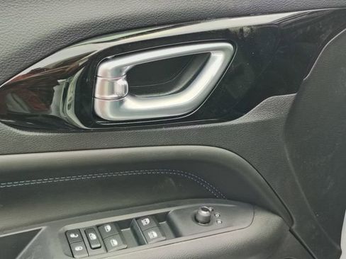 New 2026 Jeep Compass Limited w/ Sun, Sound & Navigation Group image 11