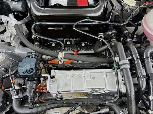 Used 2023 Mercedes-Benz EQB 300 4MATIC image 37