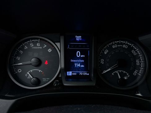 Used 2017 Toyota Tacoma TRD Sport image 21