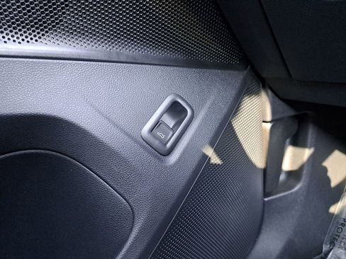 New 2025 Volkswagen Tiguan SE AWD/4WD image 32