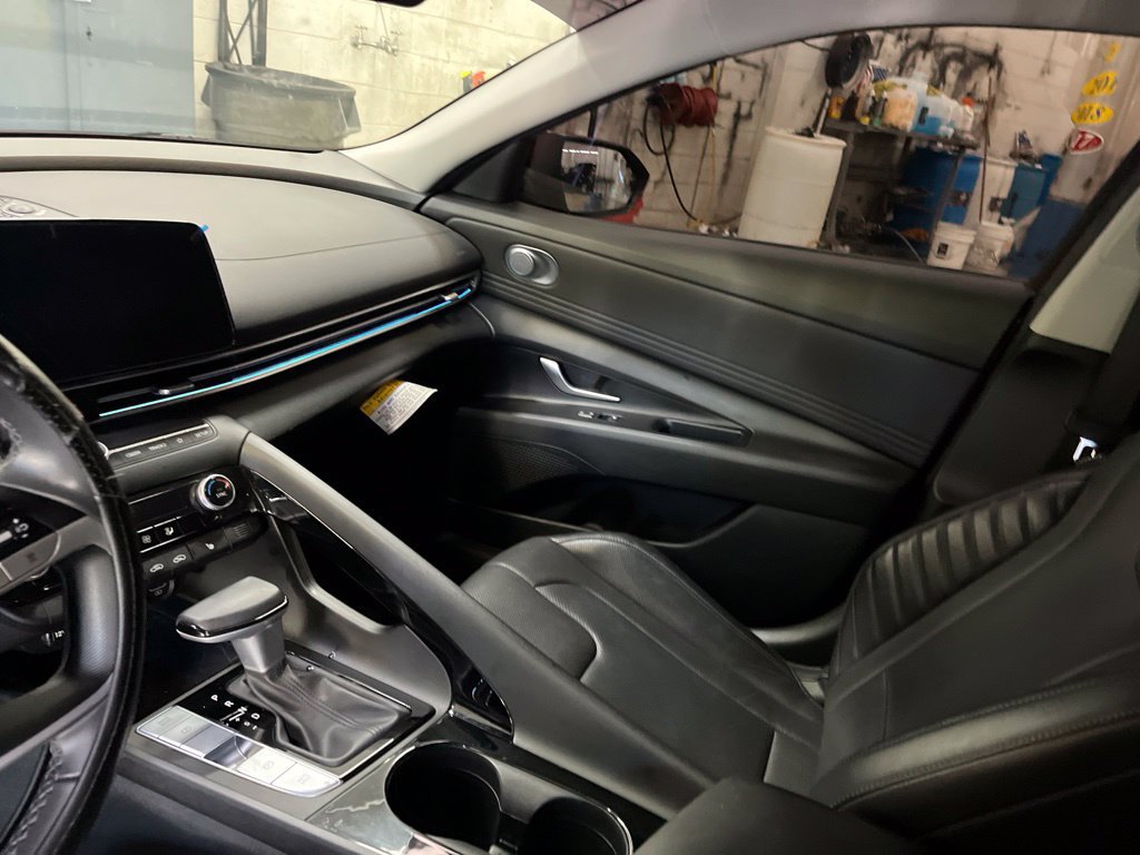 Used 2023 Hyundai Elantra Limited FWD image 16