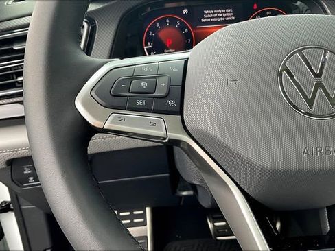 New 2025 Volkswagen Atlas Peak Edition SE image 18