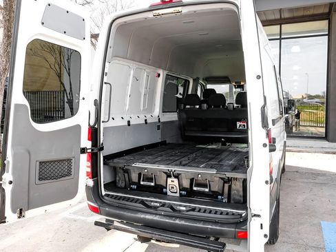 Used 2015 Mercedes-Benz Sprinter 2500 image 38