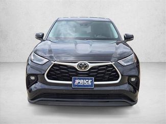 Used 2025 Toyota Highlander LE FWD video 2