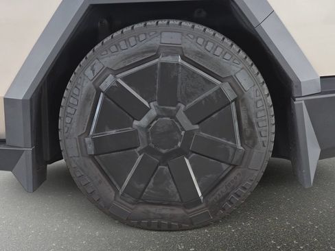 Used 2024 Tesla Cybertruck Cyberbeast AWD/4WD image 32