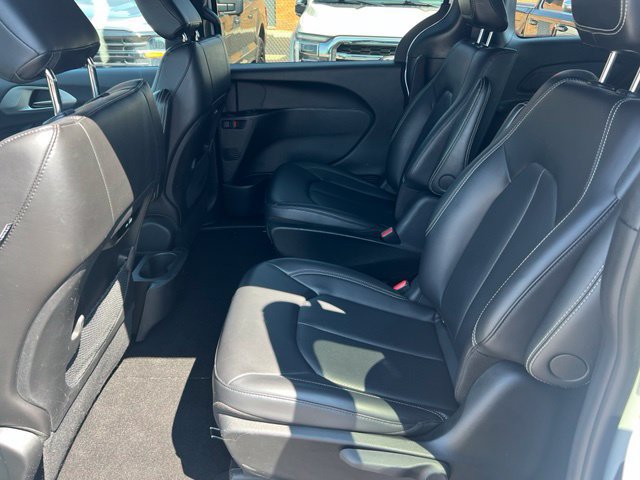Used 2024 Chrysler Pacifica Limited FWD image 21