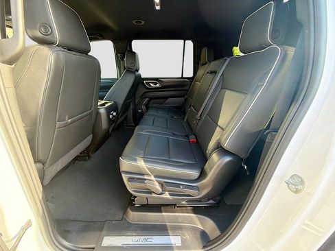 Used 2024 GMC Yukon XL SLT AWD/4WD image 22