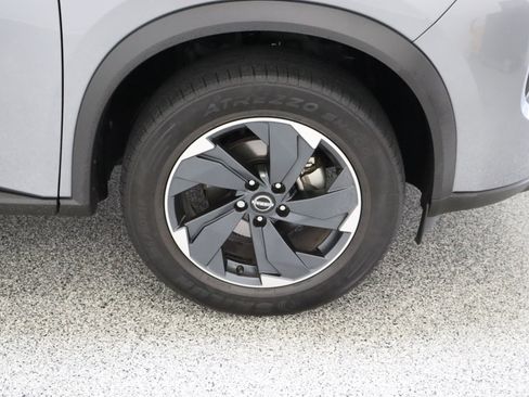 Used 2024 Nissan Rogue SV FWD image 5