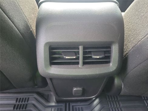 Used 2018 Chevrolet Equinox LS FWD image 12