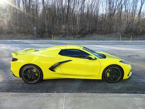 Used 2021 Chevrolet Corvette Stingray Premium Conv w/ Z51 Performance Package image 3
