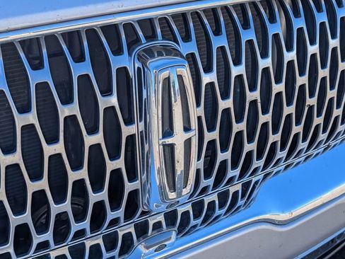 Used 2022 Lincoln Nautilus Reserve image 17