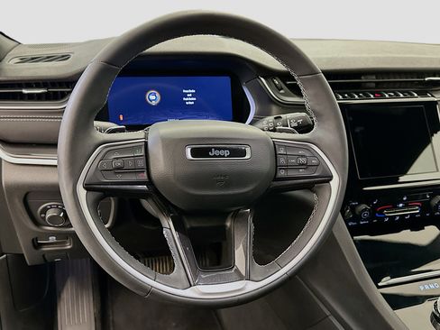 Used 2023 Jeep Grand Cherokee L Laredo image 18