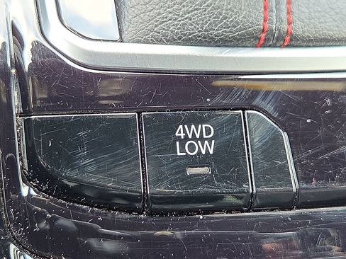 Used 2025 Jeep Compass Trailhawk AWD/4WD image 18