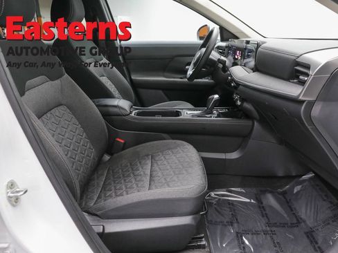 Used 2025 Nissan Kicks SV AWD/4WD image 24