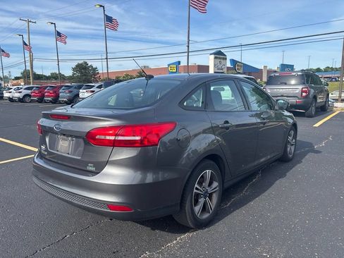 Used 2017 Ford Focus SE FWD image 5