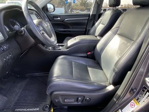 Used 2019 Toyota Highlander AWD V6 image 16