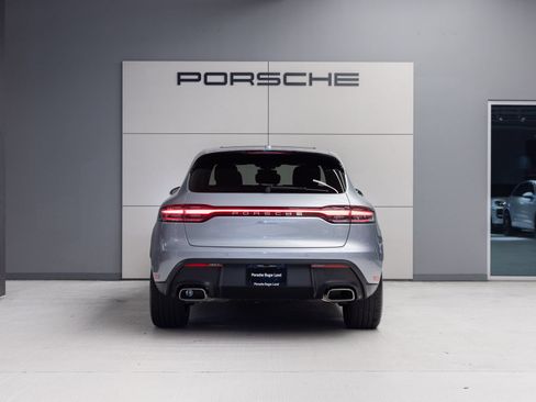 Certified 2026 Porsche Macan AWD/4WD image 6