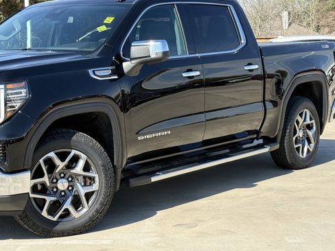 Used 2024 GMC Sierra 1500 SLT image 11