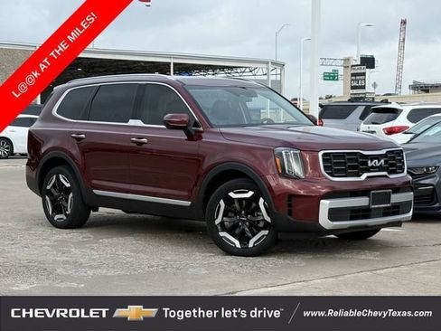 Used 2024 Kia Telluride S w/ S Sunroof Package FWD image 2