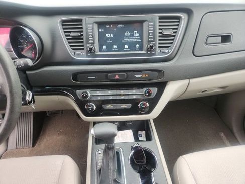 Used 2019 Kia Sedona L image 17