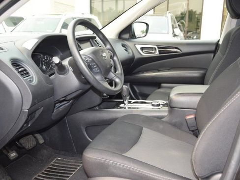 Used 2019 Nissan Pathfinder S AWD/4WD image 16