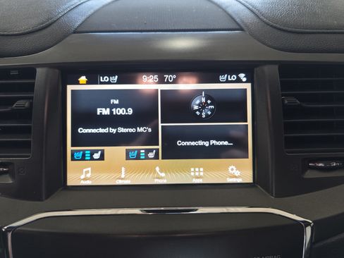 Used 2016 Lincoln MKS FWD image 19
