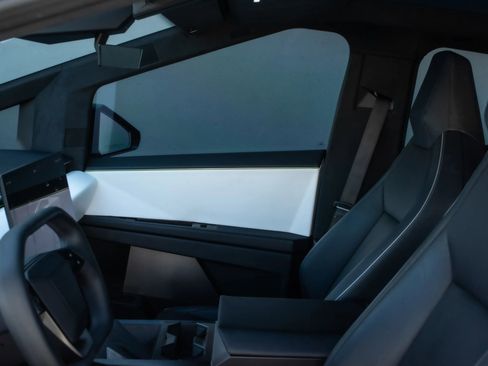Used 2024 Tesla Cybertruck AWD Crew Cab image 14
