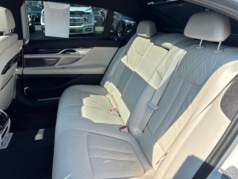 Used 2021 BMW 750i xDrive w/ Executive Package AWD/4WD image 31
