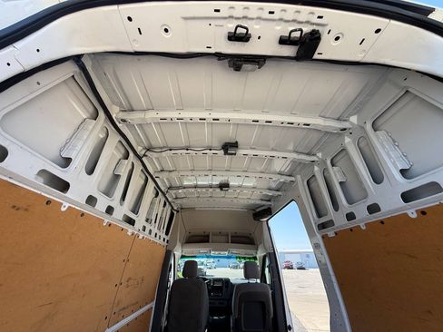 Used 2019 Nissan NV 2500 SV RWD image 8