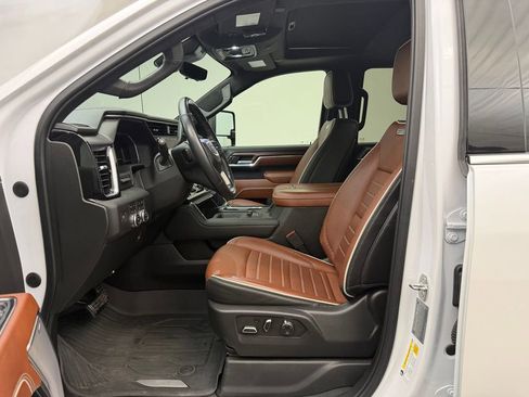 Used 2024 GMC Sierra 3500 Denali Ultimate AWD/4WD image 5