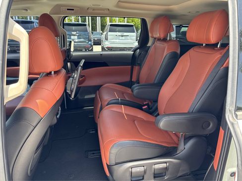 Used 2022 Kia Carnival SX Prestige FWD image 10