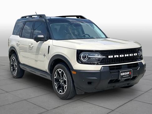 Used 2025 Ford Bronco Sport Outer Banks w/ Outer Banks Tech Package+ AWD/4WD image 3