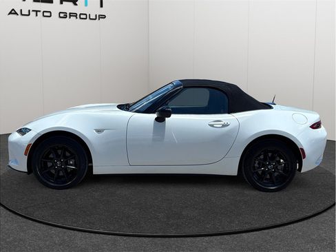 Used 2020 MAZDA MX-5 Miata Sport RWD image 5