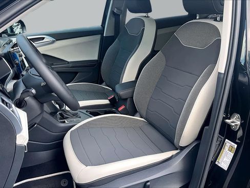 New 2026 Volkswagen Taos SE FWD image 9