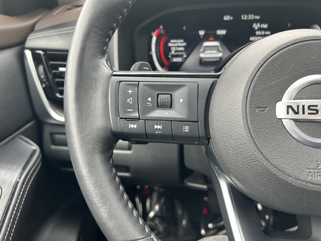 Used 2021 Nissan Rogue Platinum AWD/4WD image 16