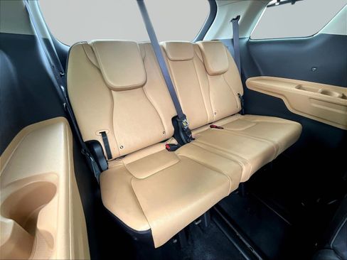 Used 2023 Kia Carnival EX FWD image 26