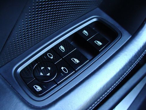 Used 2020 Porsche Taycan 4S AWD/4WD image 30