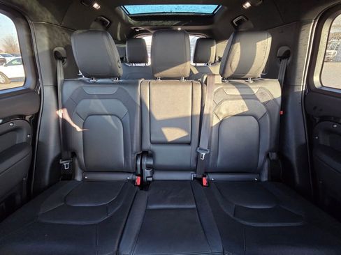 Used 2024 Land Rover Defender 130 X-Dynamic SE image 30