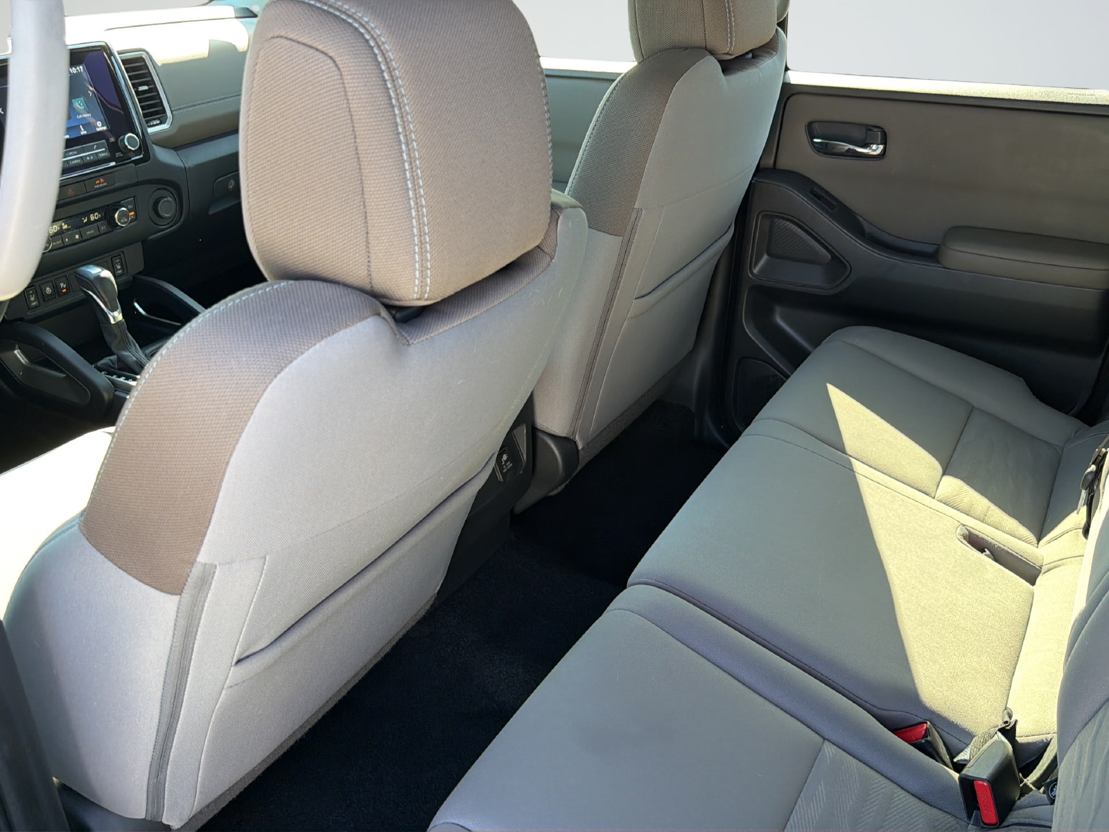 Used 2022 Nissan Frontier SV AWD/4WD image 34