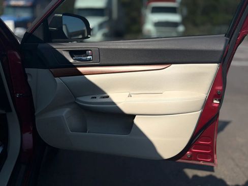 Used 2014 Subaru Outback 2.5i Limited w/ Moonroof Package image 16