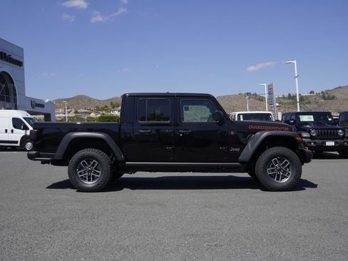 New 2026 Jeep Gladiator Mojave w/ Steel Bumper Group AWD/4WD image 3