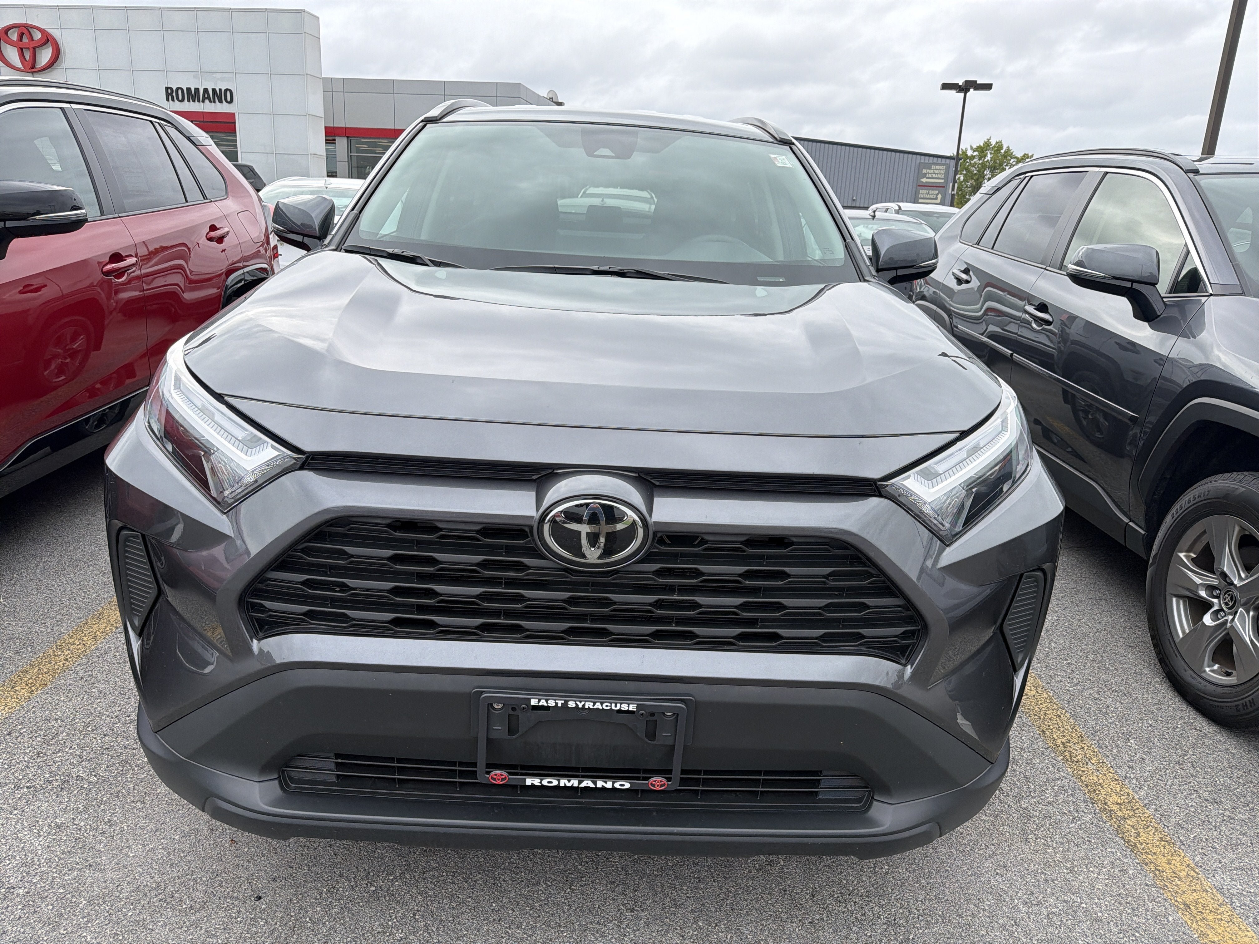 Used 2024 Toyota RAV4 XLE AWD/4WD image 3