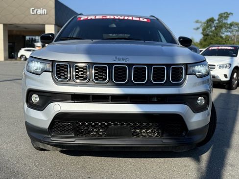 Used 2024 Jeep Compass Latitude image 2