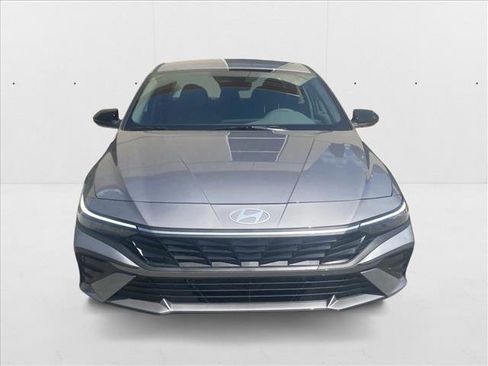 New 2025 Hyundai Elantra SEL image 5