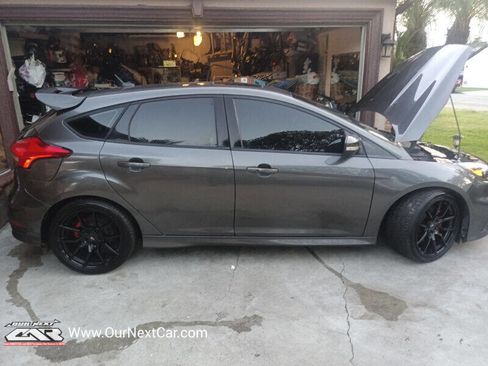 Used 2016 Ford Focus ST w/ Equipment Group 401A image 2