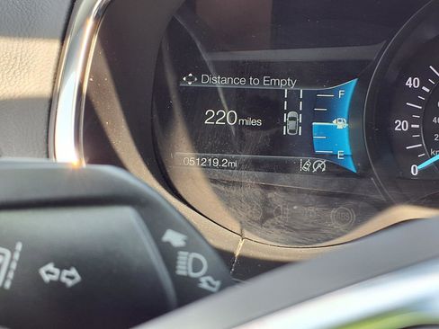 Used 2021 Ford Edge Titanium AWD/4WD image 17