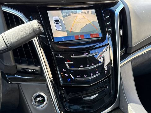 Used 2020 Cadillac Escalade Platinum AWD/4WD image 24